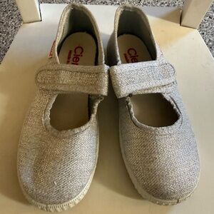 Cienta Glittery Silver Dress Shoes